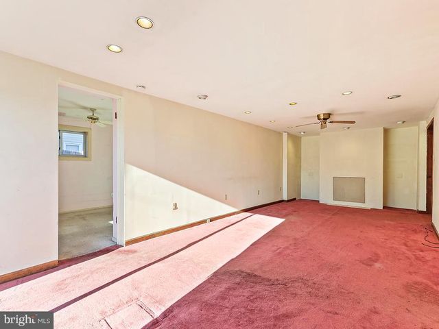 1020 HILARY, Croydon, PA 19021