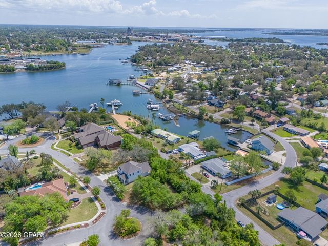 1150 Cove Pointe Drive, Panama City, FL 32401