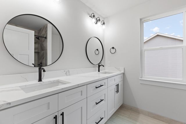 2513 Clinton Way, Jackson, MI 49201