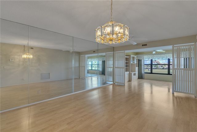 31 Plantation Drive 206, Vero Beach, FL 32966