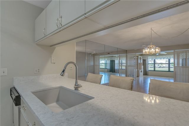 31 Plantation Drive 206, Vero Beach, FL 32966