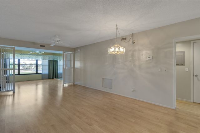 31 Plantation Drive 206, Vero Beach, FL 32966