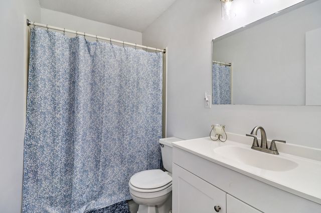 12 Wilshire Heights Dr, Crossville, TN 38558