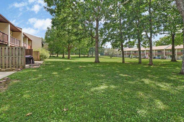 12 Wilshire Heights Dr, Crossville, TN 38558