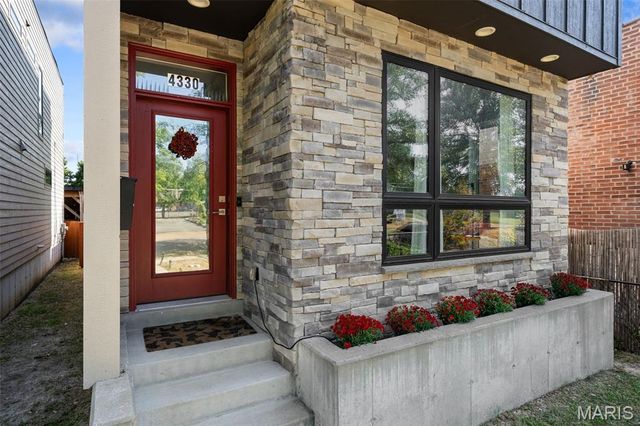 4330 Vista Avenue, St Louis, MO 63110