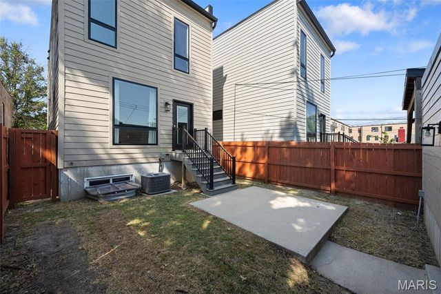 4330 Vista Avenue, St Louis, MO 63110