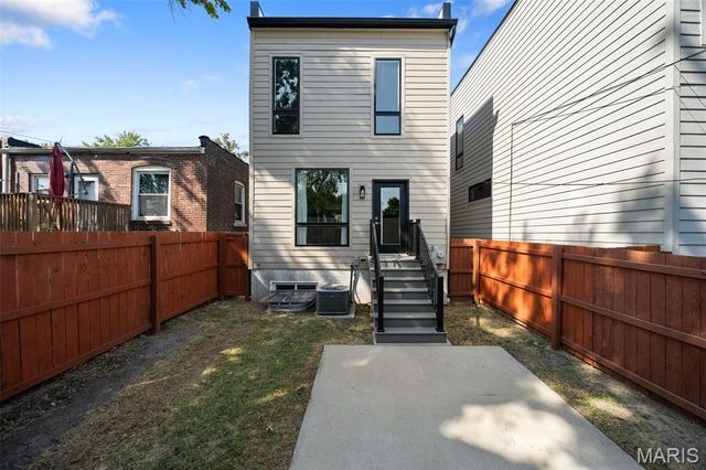 4330 Vista Avenue, St Louis, MO 63110
