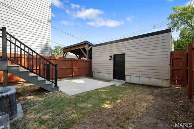 4330 Vista Avenue, St Louis, MO 63110