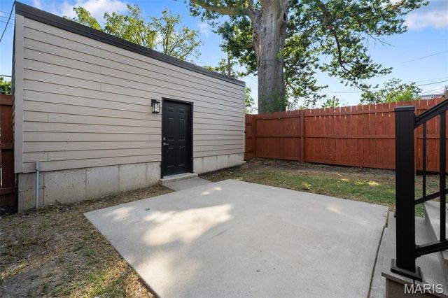 4330 Vista Avenue, St Louis, MO 63110