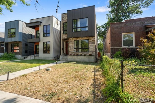 4330 Vista Avenue, St Louis, MO 63110