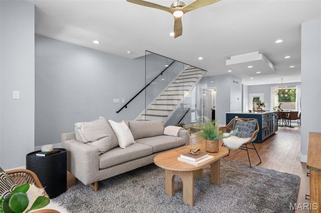 4330 Vista Avenue, St Louis, MO 63110