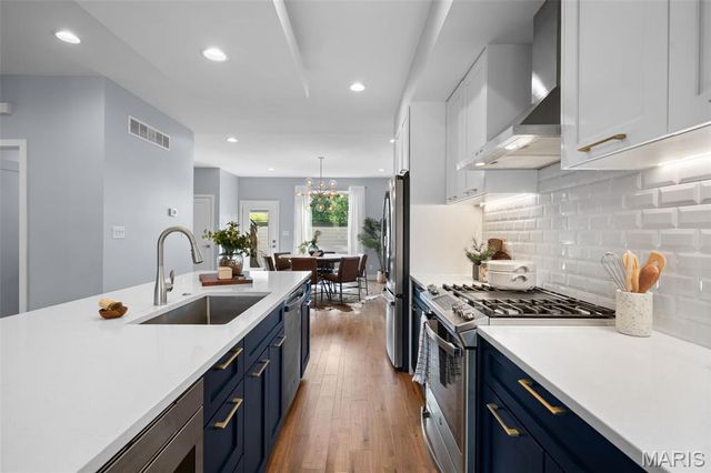 4330 Vista Avenue, St Louis, MO 63110