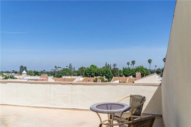 5216 Yarmouth Avenue 305, Encino, CA 91316