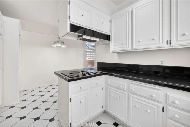 5216 Yarmouth Avenue 305, Encino, CA 91316