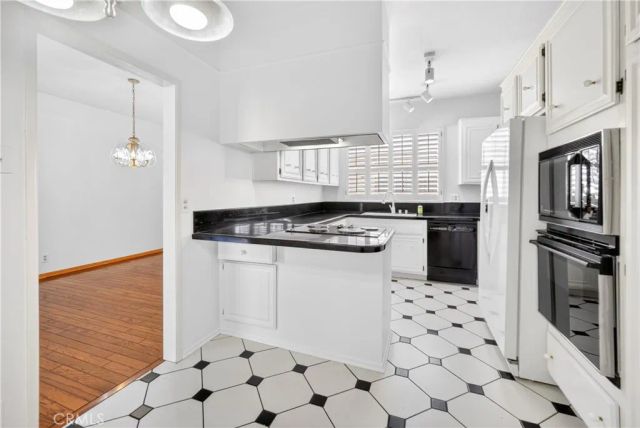 5216 Yarmouth Avenue 305, Encino, CA 91316