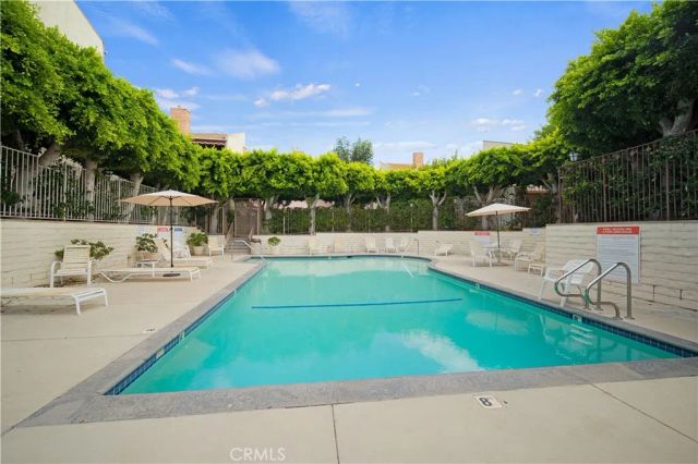 5216 Yarmouth Avenue 305, Encino, CA 91316