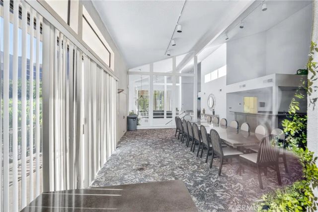 5216 Yarmouth Avenue 305, Encino, CA 91316