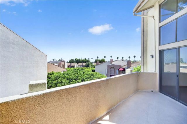 5216 Yarmouth Avenue 305, Encino, CA 91316
