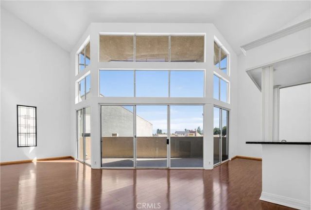 5216 Yarmouth Avenue 305, Encino, CA 91316