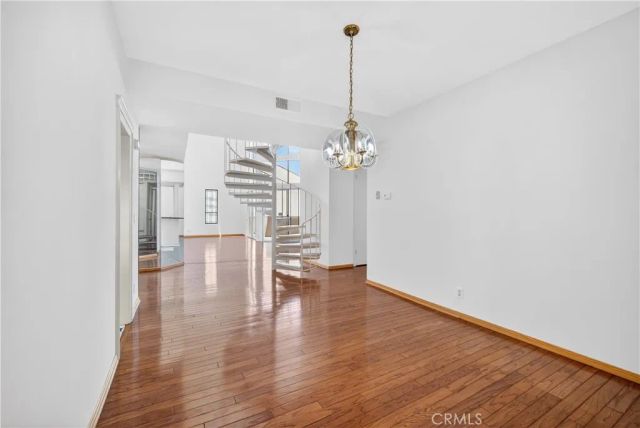 5216 Yarmouth Avenue 305, Encino, CA 91316