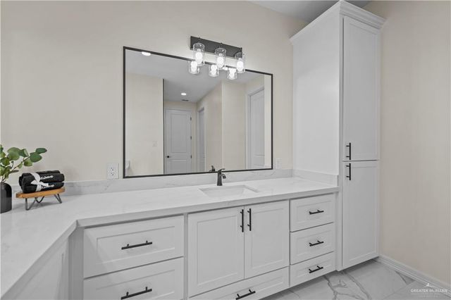 3221 E La Cienega Street, Edinburg, TX 78542