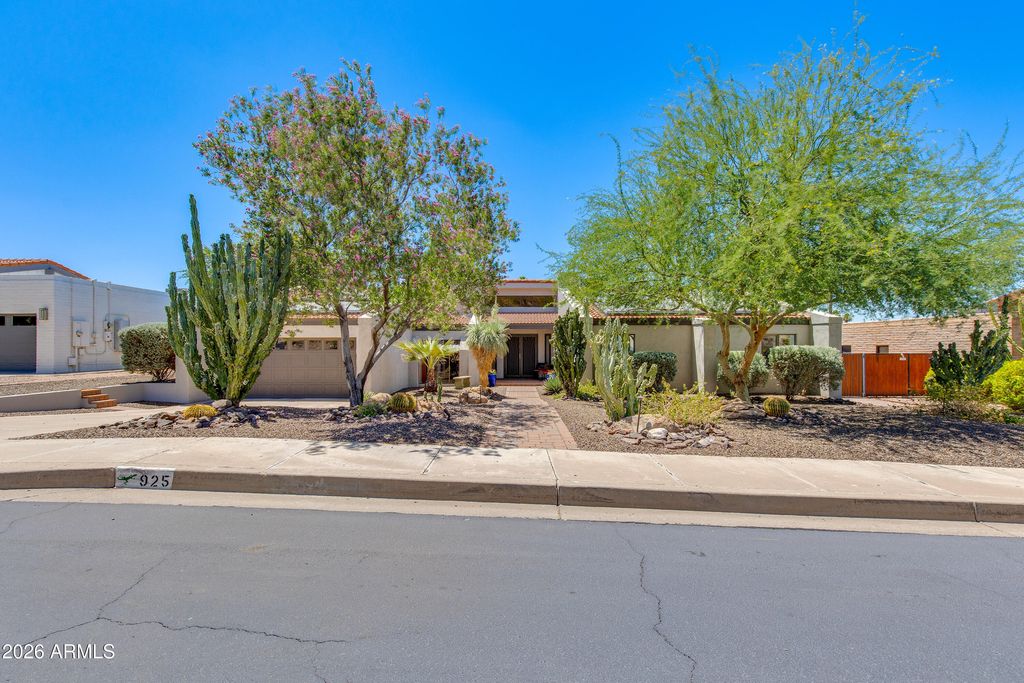 925 E WALTANN Lane, Phoenix, AZ 85022 — exterior