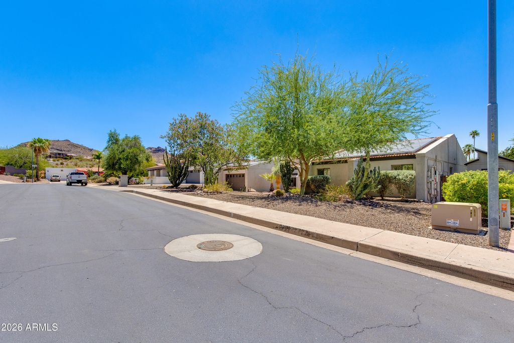 925 E WALTANN Lane, Phoenix, AZ 85022 — photo 2