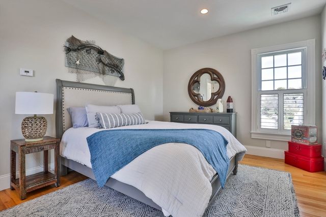 5 Coastline Drive, Mashpee, MA 02649