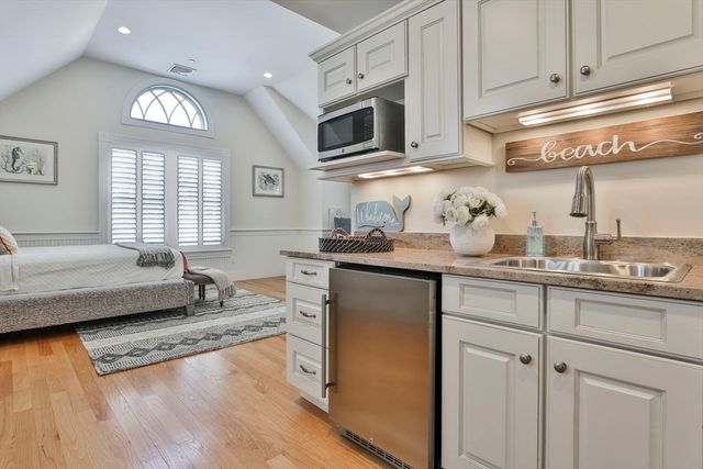 5 Coastline Drive, Mashpee, MA 02649