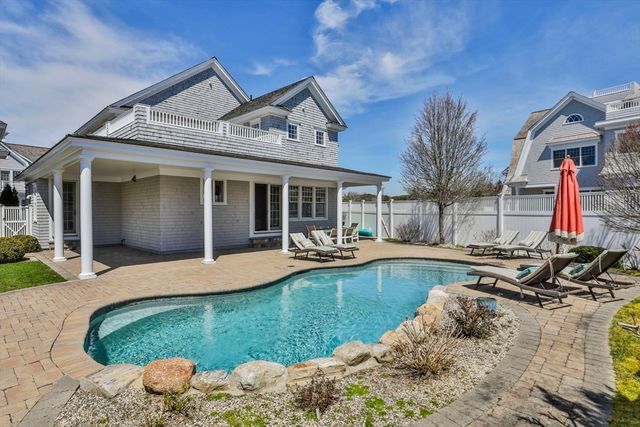 5 Coastline Drive, Mashpee, MA 02649
