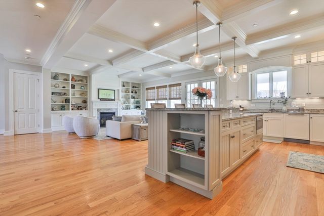 5 Coastline Drive, Mashpee, MA 02649