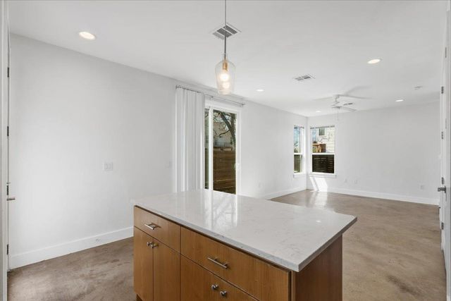 1114 Walton LN LN A, Austin, TX 78721