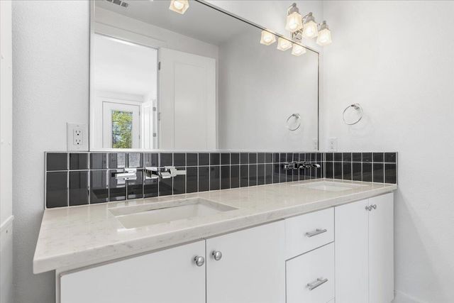 1114 Walton LN LN A, Austin, TX 78721