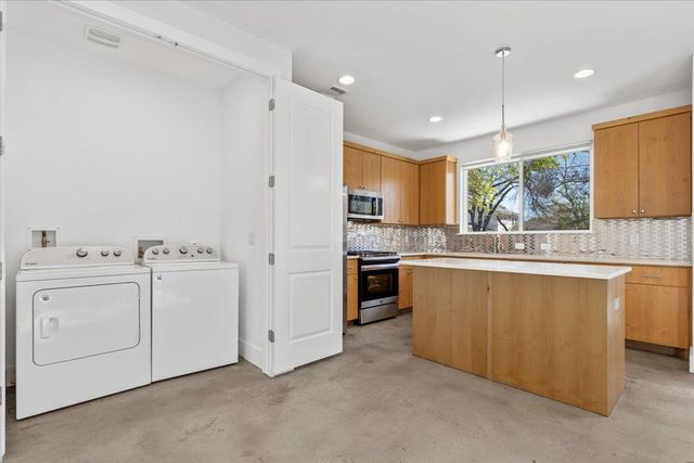 1114 Walton LN LN A, Austin, TX 78721