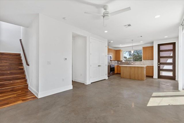 1114 Walton LN LN A, Austin, TX 78721