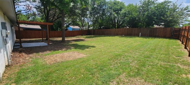 2700 Ozark Drive, Arlington, TX 76014