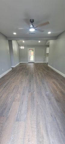2700 Ozark Drive, Arlington, TX 76014