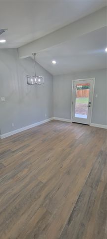 2700 Ozark Drive, Arlington, TX 76014
