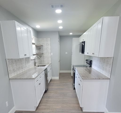 2700 Ozark Drive, Arlington, TX 76014