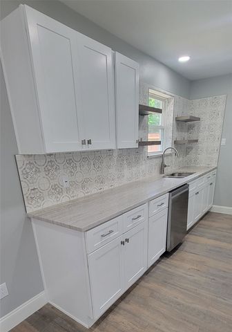 2700 Ozark Drive, Arlington, TX 76014