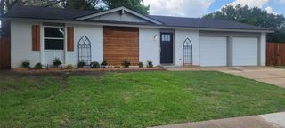 2700 Ozark Drive, Arlington, TX 76014