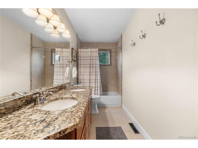 822 Hays Cir, Longmont, CO 80504