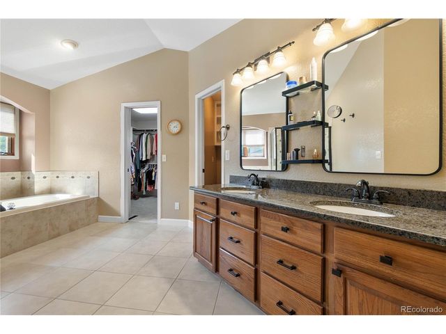 822 Hays Cir, Longmont, CO 80504