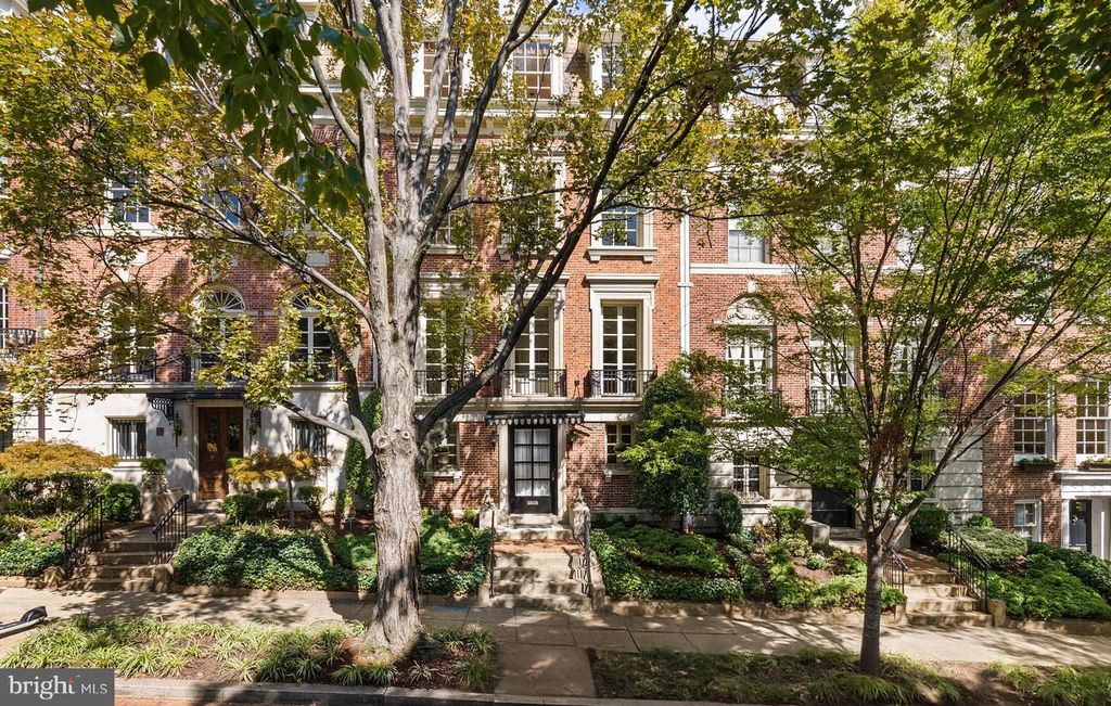 2125 BANCROFT PL NW, Washington, DC 20008
