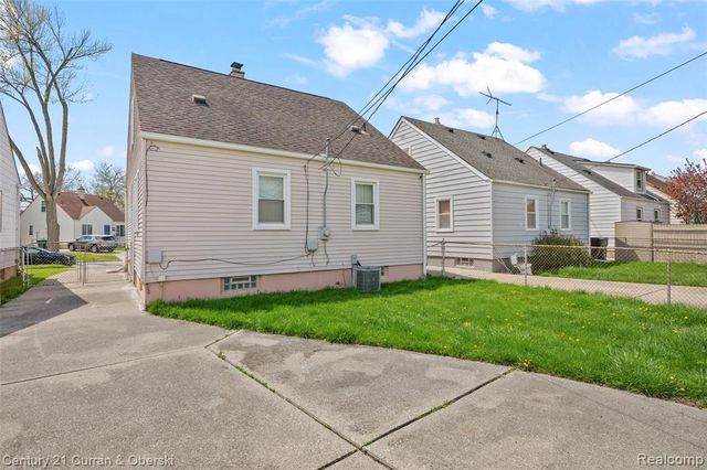 2324 Minnie Street, Lincoln Park, MI 48146