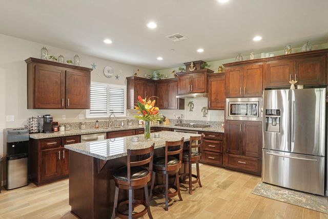 1522 Shakeley Ln, Ione, CA 95640