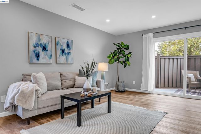 419 Tangelo, Irvine, CA 92618