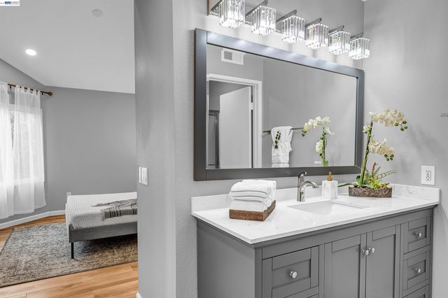 419 Tangelo, Irvine, CA 92618