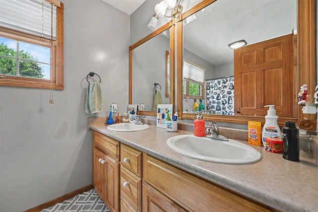 15757 Oakshore Drive, Three Rivers, MI 49093