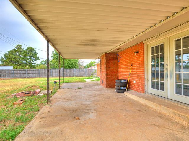 907 Oak Park Drive, Choctaw, OK 73020